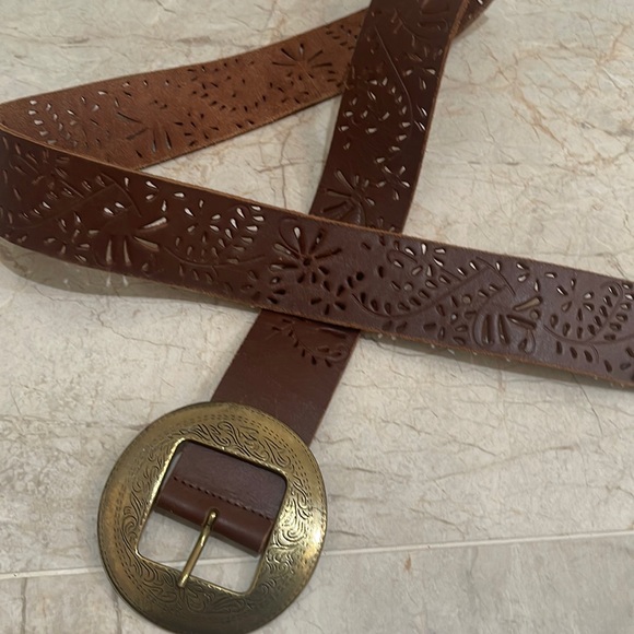 Cold water creek genuine leather belt large buckle size large worn once - Picture 1 of 6